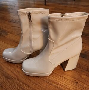 Steve Madden platform boots white 9.5
